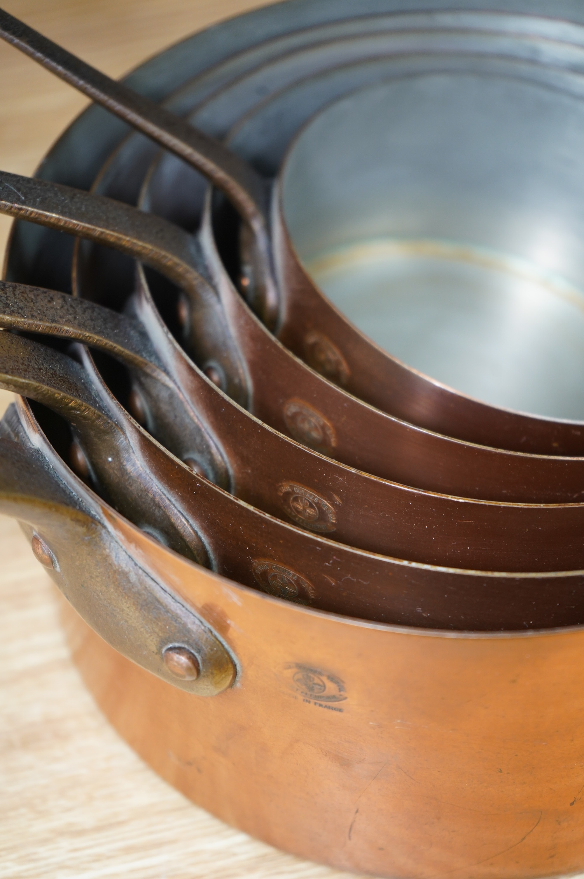Les Metaux Ouvres. A graduated set of five copper pans. Condition - fair to good